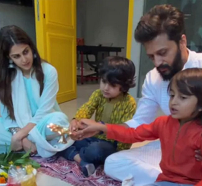 ద‌స‌రా 2020: ఫ‌్యామిలీతో బొమ్మ‌రిల్లు హాసిని సంబ‌రం!