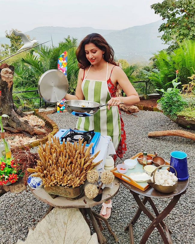 ఫొటోటాక్‌ : అందమైన హంసా ఆరుబయట వంట