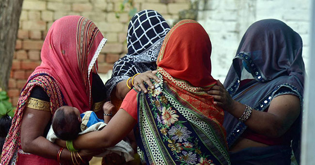 హాథ్రస్ ఫ్యామిలీని హైకోర్టుకు ఎందుకు తీసుకెళుతున్నారు? హాథ్రస్ ఫ్యామిలీని హైకోర్టుకు ఎందుకు తీసుకెళుతున్నారు?