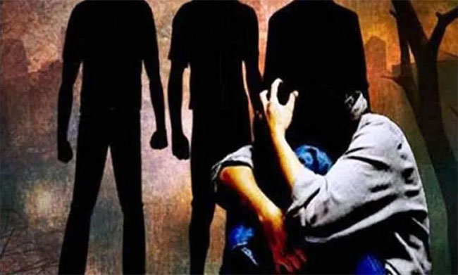 హత్రాస్ కేసులో మరో ట్విస్ట్ .. ఆ ఫోటో నా భార్యది .. ఫేస్బుక్, గూగుల్ కు ఢిల్లీ హైకోర్టు షాక్ !