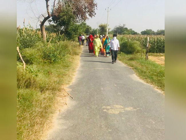 గ్రౌండ్ రిపోర్టు: హాథ్రస్ బాలిక ఊరు ఇప్పుడెలా ఉంది? గ్రౌండ్ రిపోర్టు: హాథ్రస్ బాలిక ఊరు ఇప్పుడెలా ఉంది?