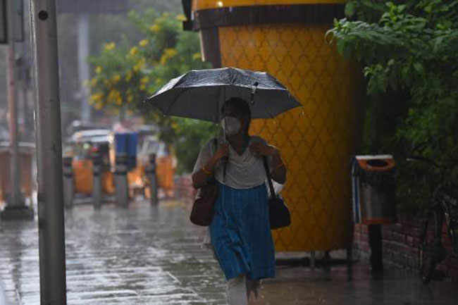 హైదరాబాద్ మహానగరాన్ని ముద్ద చేసిన ‘మహా’ వర్షం