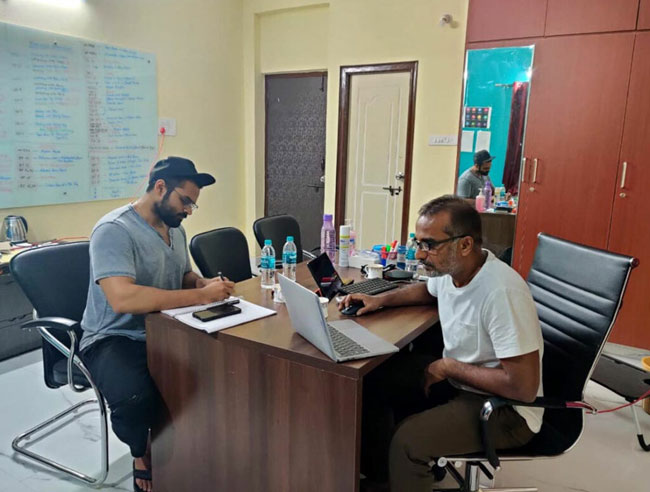 పవర్ స్టార్ పొలిటికల్ జర్నీ స్ఫూర్తితో మెగా మేనల్లుడి మూవీ...?