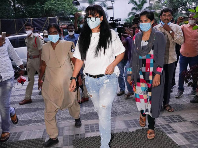 Item Girl Lodges Complaint On Cab Driver