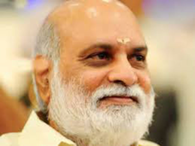 ముగ్గురు హీరోయిన్స్‌ సినిమాలో రాఘవేంద్రరావు హీరో