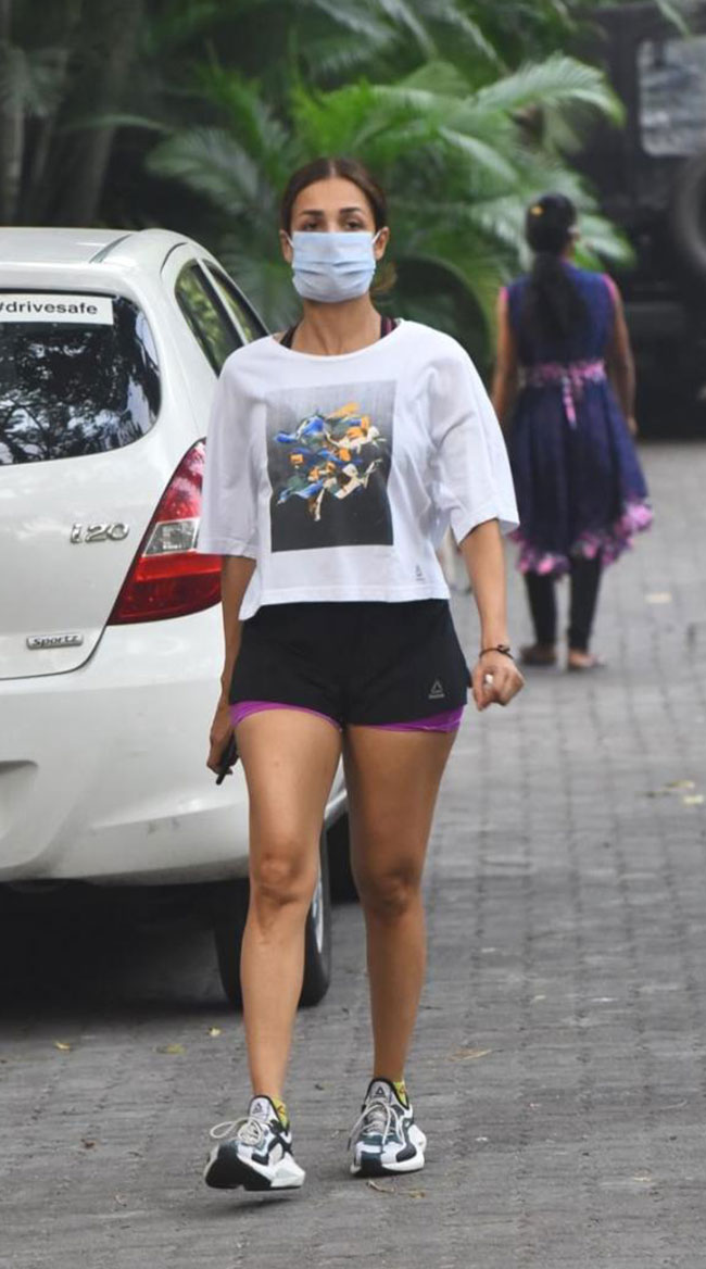 కోవిడ్ నుంచి కోలుకుని వీధి షికార్ తో షేక్ చేసిన న‌టి