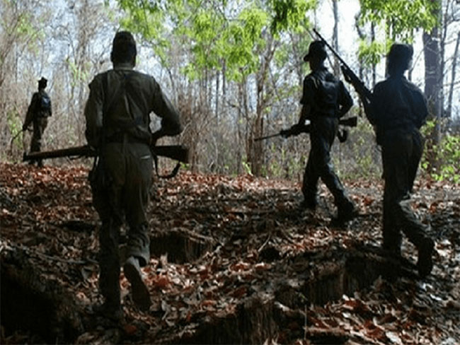 ములుగు జిల్లాలో మావోల  ఘాతుకం..  అలెర్ట్ అయిన పోలీసులు , నేతలకి హెచ్చరికలు !