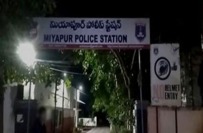 దారుణం: కరోనా భయంతో రిటైర్డ్ జడ్జి ఆత్మహత్య దారుణం: కరోనా భయంతో రిటైర్డ్ జడ్జి ఆత్మహత్య