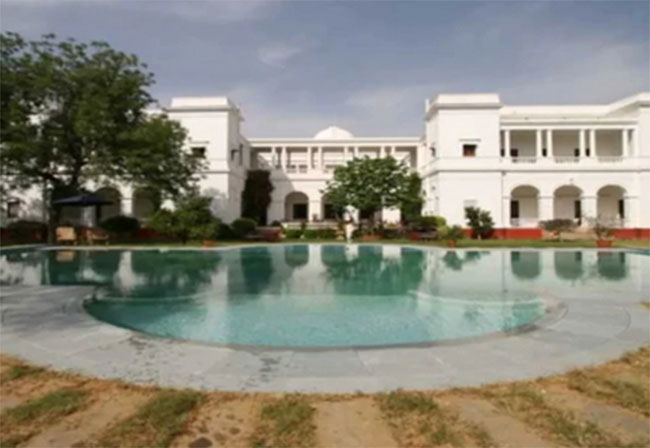 ‘పటౌడీ ప్యాలెస్​’సైఫ్​ చేతుల్లోకి.. దాని కోసం ఎంత కట్టాడో తెలిస్తే షాకే