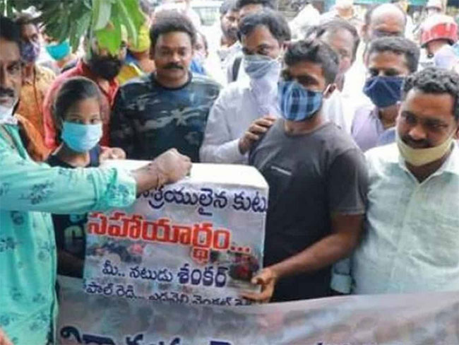 కరీంనగర్ లో చేసిన పని బెజవాడలో చేస్తే పోలీసులు అడ్డుకున్నారు