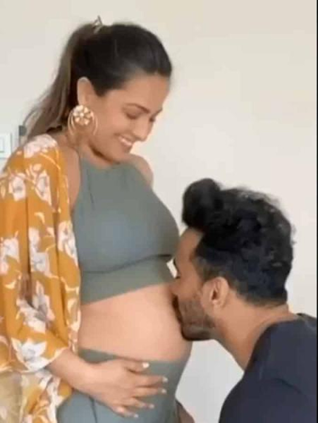 వీడియో: బేబి బంప్ ‌తో `నువ్వు నేను` హీరోయిన్