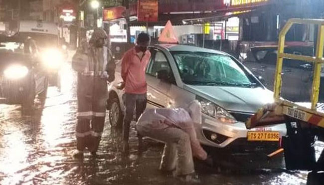 హైదరాబాద్‌ సమీపంలో 30 మంది గల్లంతు.. ముగ్గురి మృతి