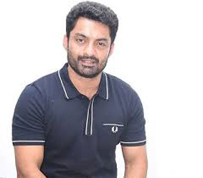 రెండు క్రేజీ ప్రాజెక్ట్స్ తో నందమూరి వారసుడు కంబ్యాక్ అయ్యేనా...? రెండు క్రేజీ ప్రాజెక్ట్స్ తో నందమూరి వారసుడు కంబ్యాక్ అయ్యేనా...?