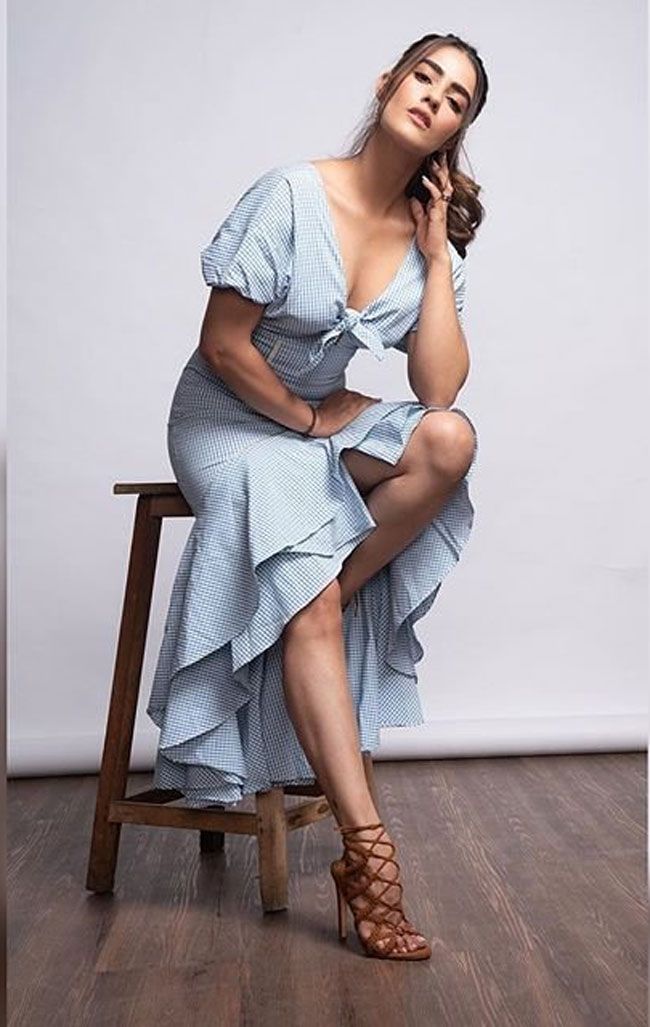 Kavya Thapar Latest Hd Images