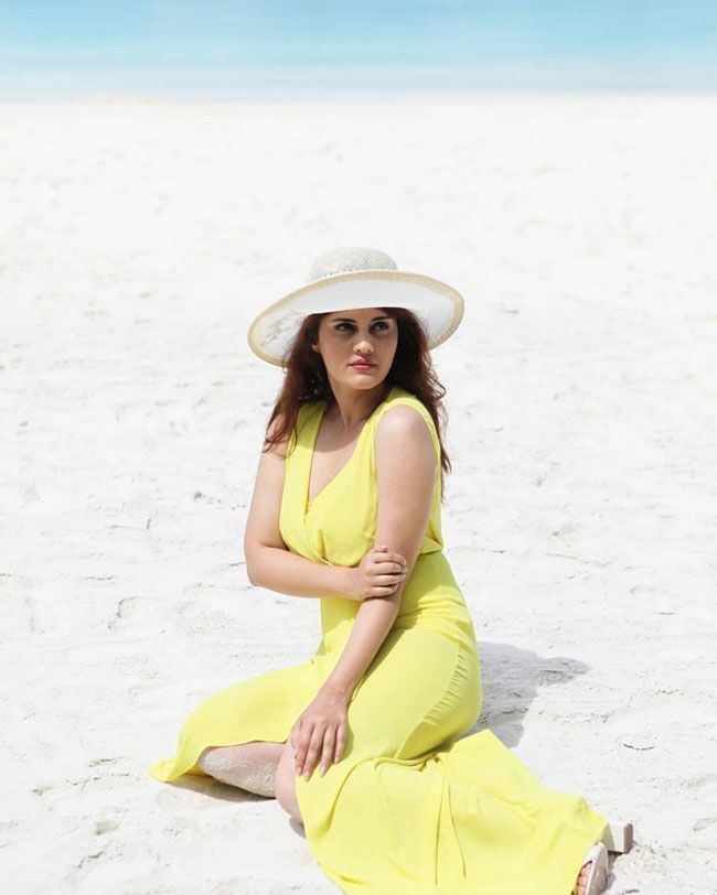 Surbhi%20Puranik%20Looking%20pretty_4.jp