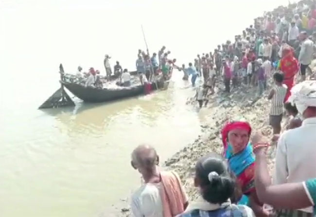 బ్రేకింగ్: పడవ మునిగి 100 మంది గల్లంతు!