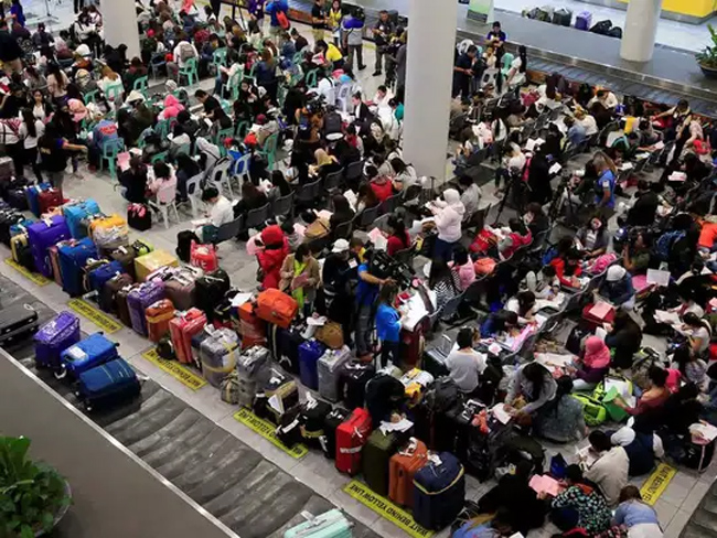 కువైట్ నుండి 70 వేల మంది వెనక్కి ... ఇదే కారణం !