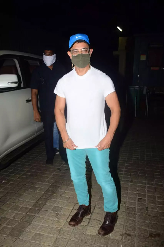 క‌రోనాకి భ‌య‌ప‌డక థియేట‌ర్లో సినిమా చూసిన తొలి అగ్ర‌హీరో