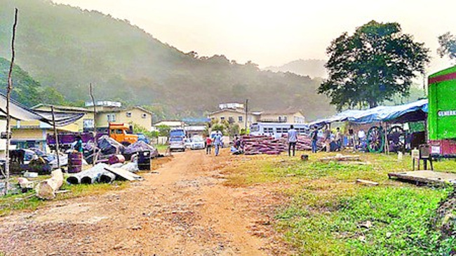 పుష్ప షూటింగ్ షురూ..మారేడుమిల్లికి చేరుకున్న అల్లు అర్జున్