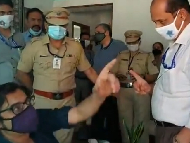 Arnab Goswami Lands In Another Problem, Fresh FIR Filed For Assaulting Woman Police!