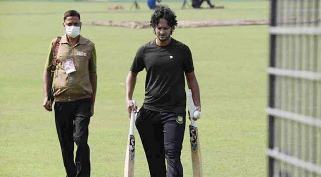 కోల్ కతాలో కాళీ పూజకు వెళ్లిన క్రికెటర్.. ఇప్పుడు గన్ మెన్ ను పెట్టుకున్నాడు