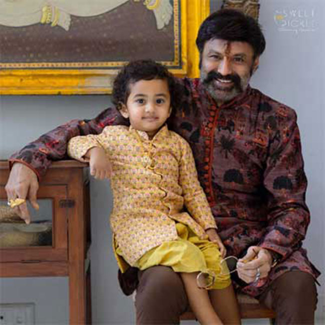 పిక్ టాక్: ముద్దుల మనవడితో చిరునవ్వులు చిందిస్తున్న బాలయ్య..!