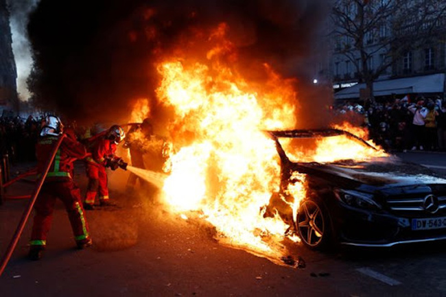 ఆ బిల్లుతో ప్రశాంత ఫ్రాన్స్ అట్టుడిగిపోతోంది