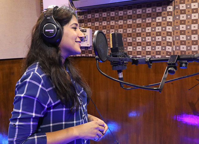 #బ్రీథ్ లెస్ ట్యాలెంట్.. మహిళా గాయని రేర్ ఫీట్