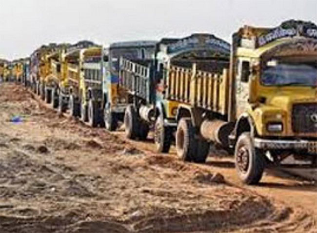 ఇసుక కోసం ఏపీలో సెల్ టవర్ ఎక్కాడు