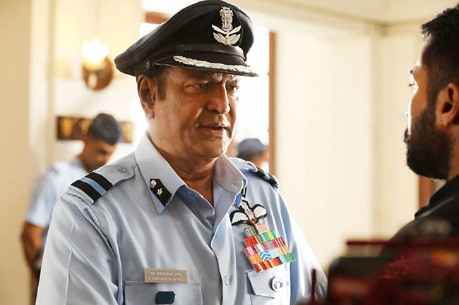 ఆకాశం నీ హద్దురాలో నిజ జీవిత వ్యక్తిత్వాన్ని ప్రతిబింభించే పాత్రలో నటించిన కలెక్షన్ కింగ్..!