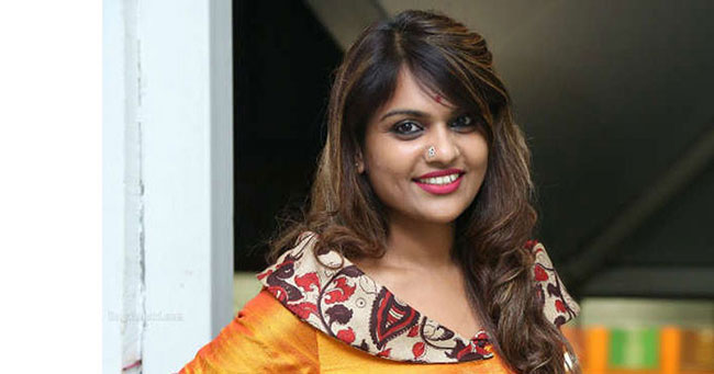 దుబ్బాక బైపోల్ : నోటా తో పోటీపడుతున్న కత్తి కార్తీక