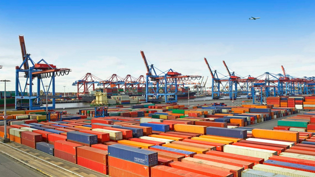 దేశంలో సేవల ఎగుమతులు తగ్గాయి