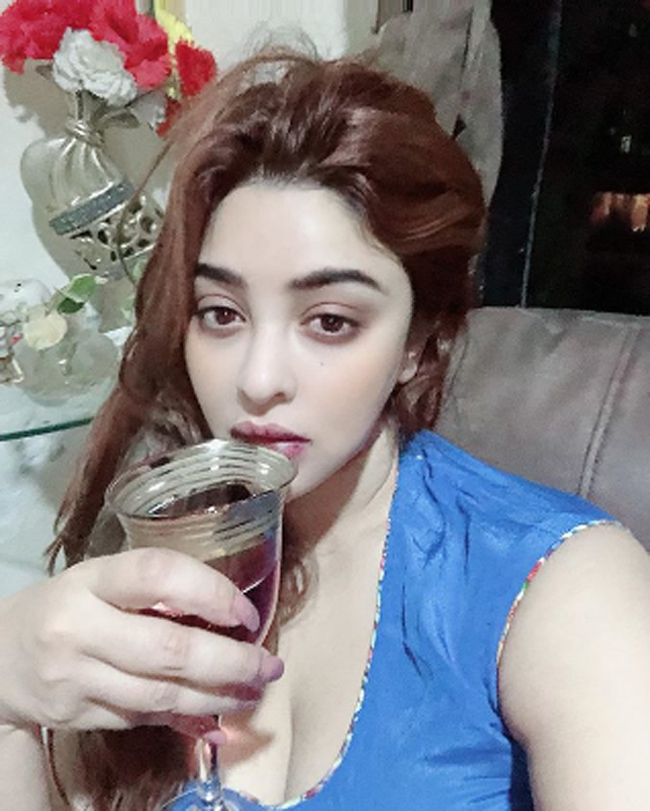 నేను తాగుతాను.. ద‌మ్ము కొడ‌తాను... చొంగ కార్చే హ‌క్కు మీకు లేదు!-పాయ‌ల్ ఘోష్‌