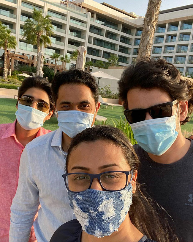 పిక్ టాక్: మాస్క్ గ్యాంగ్ తో మహేష్...!