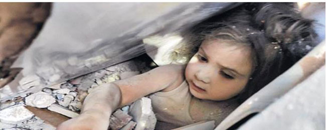 గ్రీస్, టర్కీల్లో భారీ భూకంపం...మృత్యువును జయించిన చిన్నారి !