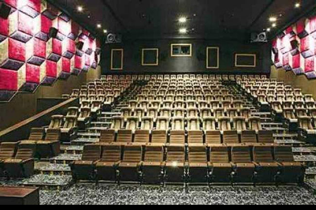 వందల కోట్ల నష్టాల్లో మల్టీప్లెక్స్‌ లు