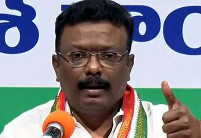 ట్వీట్ తో గులాబీ పార్టీకి షాకివ్వబోయి.. తానే షాక్ తిన్నాడే?