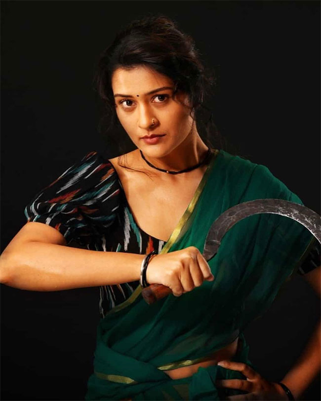 ఫొటోటాక్‌ : ఆమె కళ్లలో కసి కనిపిస్తుంది