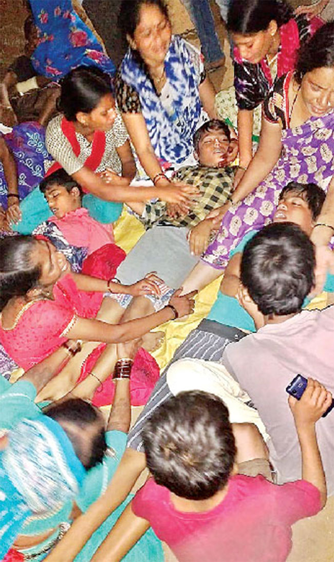 తాత అంత్యక్రియలకు వచ్చి.. నలుగురు మనమళ్లు మృతి