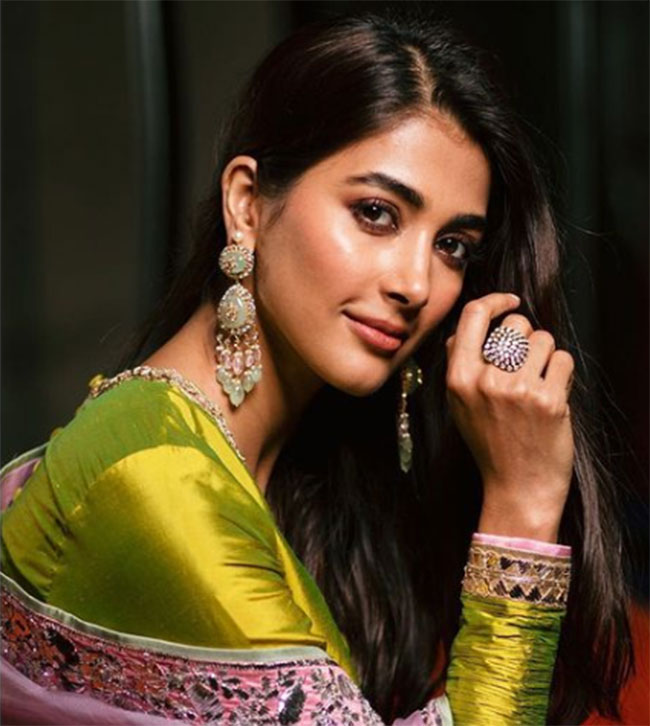 అభిమానించే హీరోతో అవకాశం ఆనందంగా ఉంది