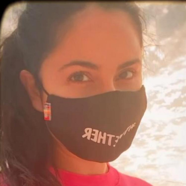 నీలి ఆకాశంలో ఎర్రని సూర్య‌డిని తాకిన‌ తార‌