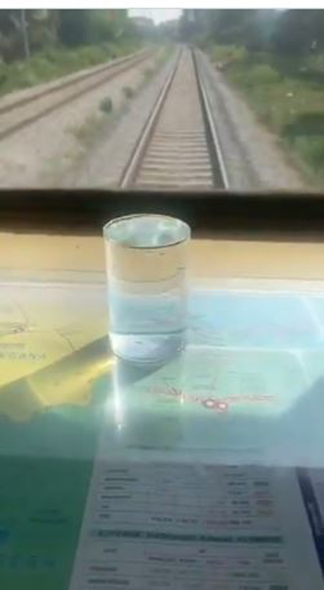 నీళ్ల గ్లాస్ లో నీళ్లు ఒలకనంత స్మూత్ గా రైలు ప్రయాణం