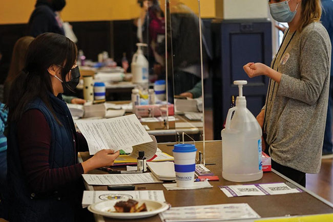 శానిటైజర్ దెబ్బకు ఆగిన ఓట్ల లెక్కింపు.. ఎందుకు?