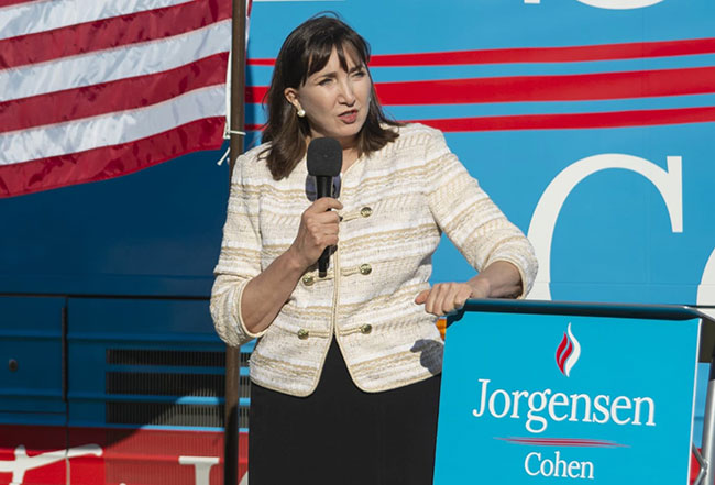 ట్రంప్.. బైడెన్ గురించి విని ఉంటారు.. ఈమె గురించి విన్నారా?