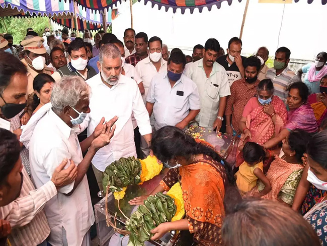 వరదలో కొట్టుకెళ్ళి వైసీపీ నేత మరణం..భావోద్వేగానికి గురైన ఎమ్మెల్యే చెవిరెడ్డి