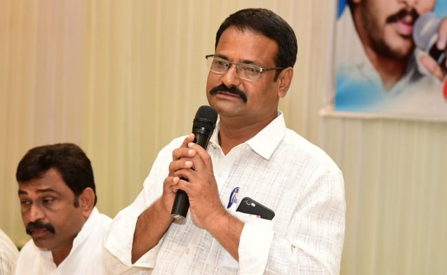 కరోనాతో వైసీపీ సీనియర్ నేత మృతి