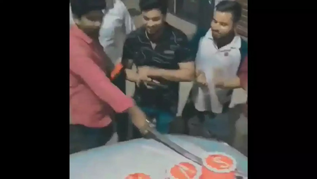 మేమింతే..! బర్త్​డే వేడుకల్లో గాల్లోకి కాల్పులు.. తల్వార్​తో కేట్​ కటింగ్​!