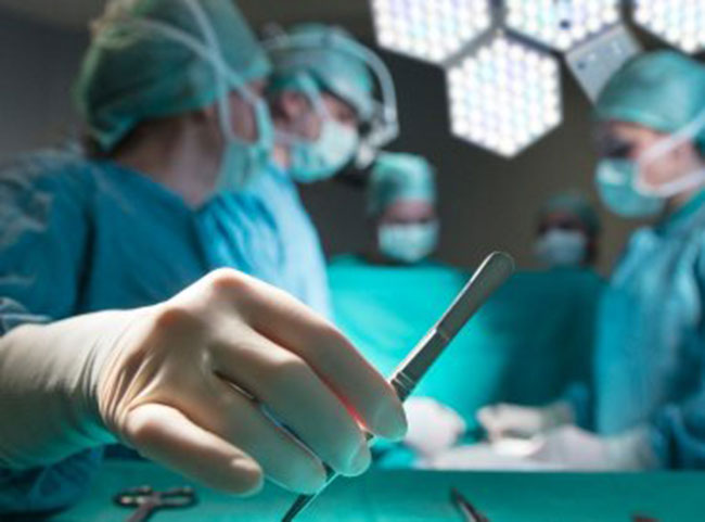 కేంద్రం కీలక నిర్ణయం: ఆయుర్వేద వైద్యులూ సర్జరీలు చేయొచ్చు