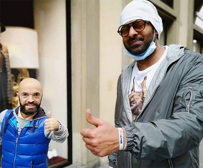 రాధే శ్యామ్ షూట్ గ్యాప్ లో .. ఇటలీ వీధుల్లో ఫ్యానిజం!