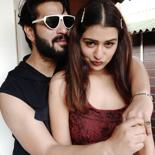 2021 NYE ట్రీట్.. బోయ్ ఫ్రెండ్ తో పాయ‌ల్ చిలౌట్